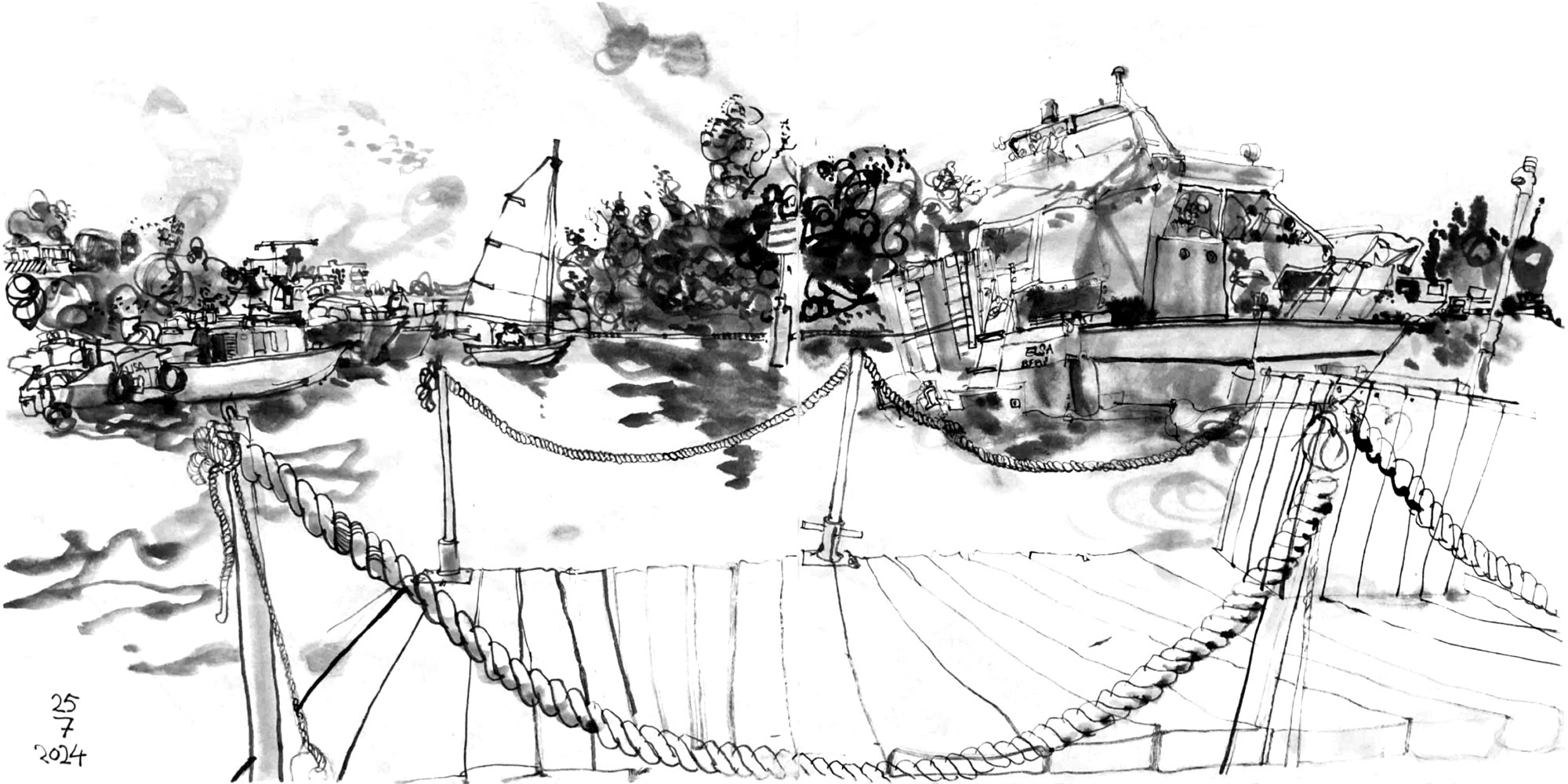 Ink drawing of some waterscape: a pontoon with ropes as railings and boards as cover in the front, some boats floating in calm water and an island with trees behind it. One of the boat s is a dinghy with one sail and one man inside, a bigger motorboat is anchoring at the right, other boats in the back left are moored together. To the left of the island, more boats and distant houses on the banksides are visible.