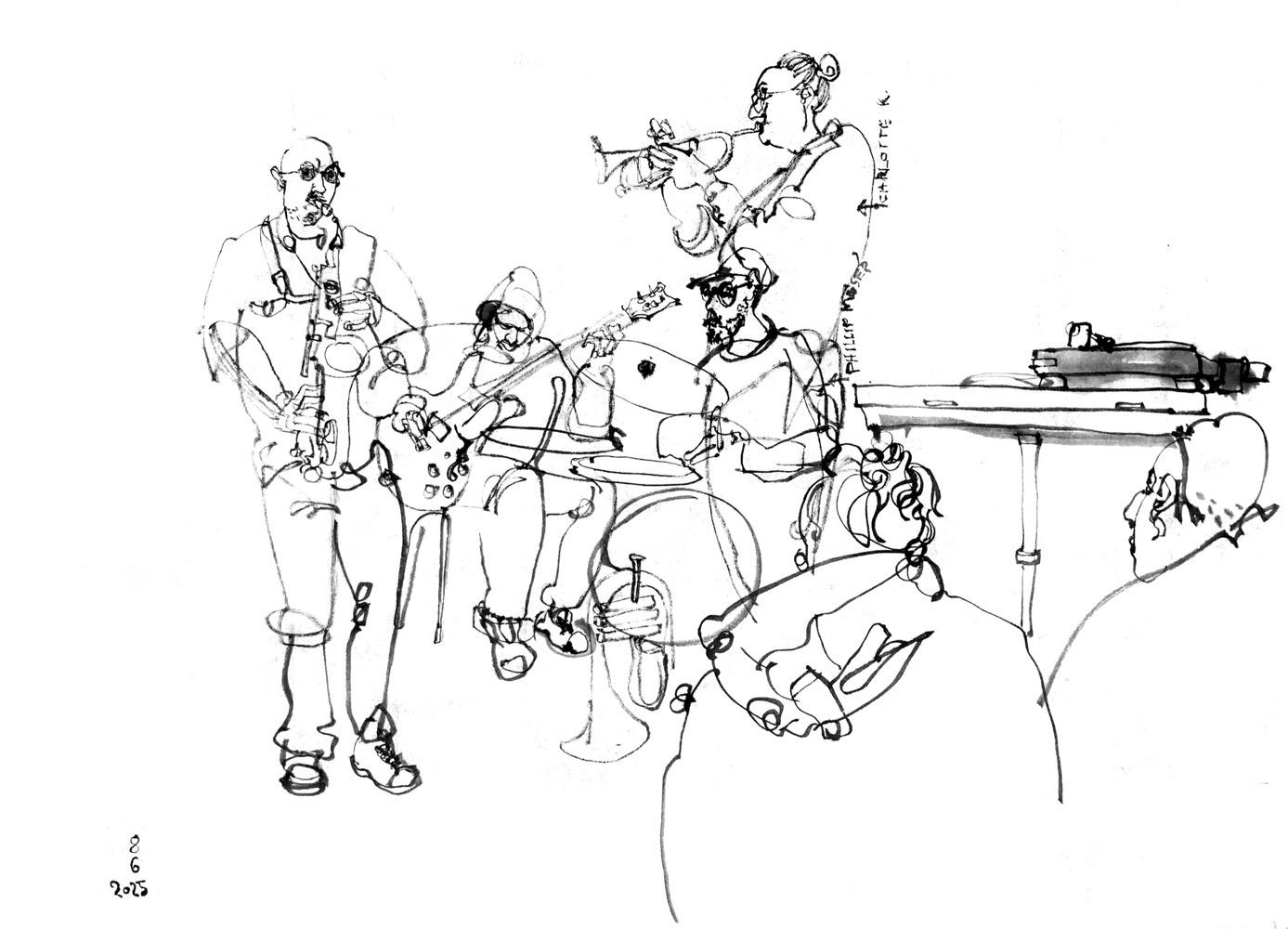 Tuschezeichnung von vier Musikern, ein Mann am Saxophon, ein weiterer Mann an der Gitarre, eine Frau spielt Trompete und ein Mann Drums. Zwei Hinterköpfe von Publikum rechts vorne.