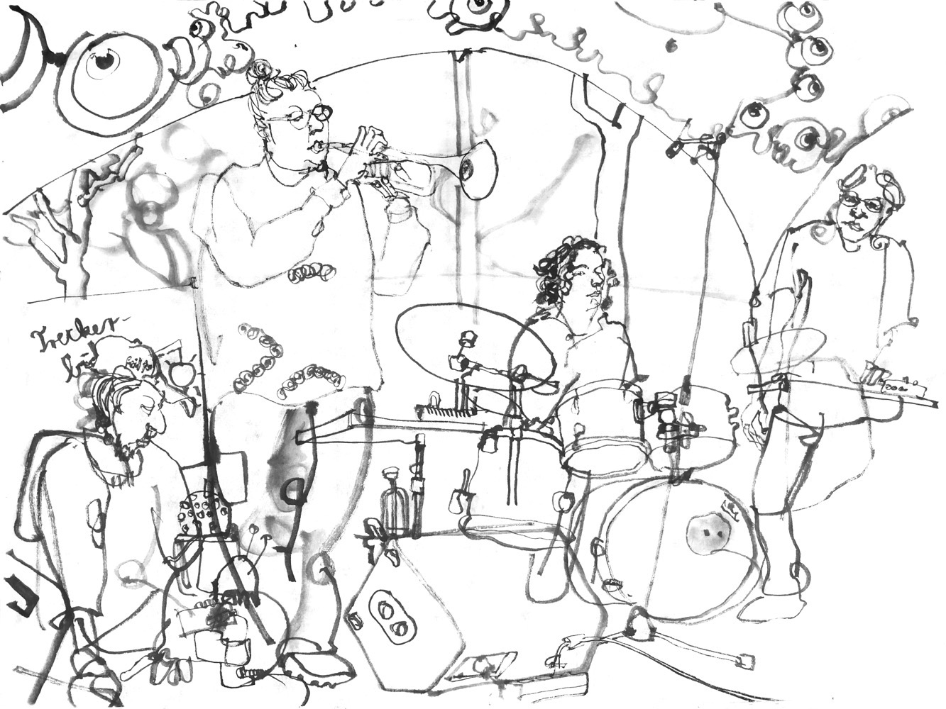 Tuschezeichnung von vier Musikern, ein Mann kauert vor Objekten und elektronischem Gerät, aneben eine Trompeterin, eine Schlagzeugerin und eine Frau an einem Pult mit elektronischem Gerät.
