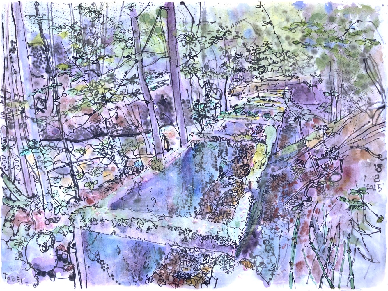 Kolorierte Tuschezeichnung eines stillgelegten Wasserkanals im Wald. Ein offener Betontrog, dessen Seitenwände regelmässig mit Betonbalken verbunden sind, ist oben und seitlich mit Moos bewachsen, am Grund liegt rotes Laub. Links ist zwischen Bäumen der Bach zu sehen.
