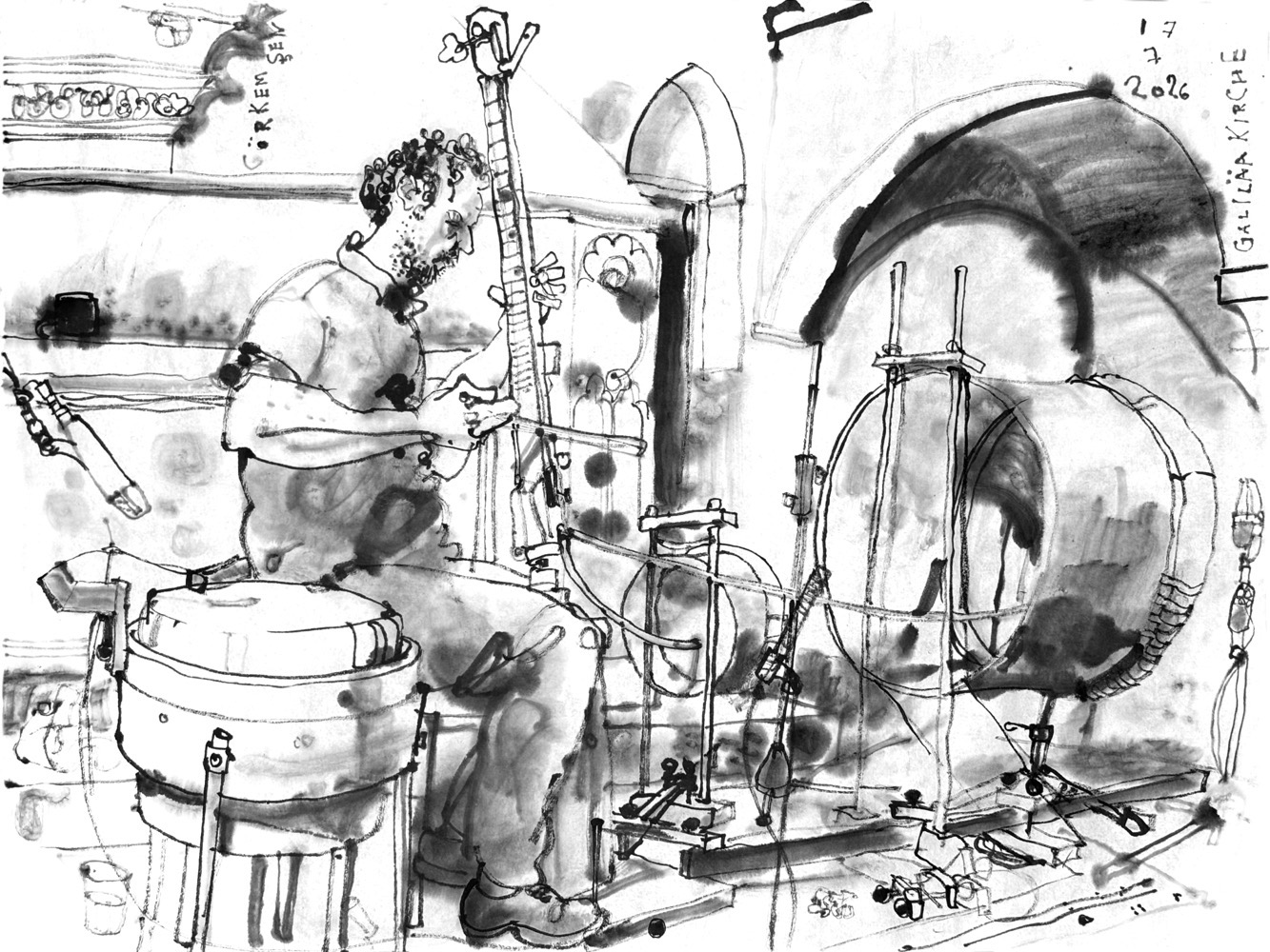 ink drawing of a man, playing an unique and self constructed instrument, that consists of a neck with two strings, that are played with a bow and that each are coconected with a drum skin via a long thin and dense metal spiral. On the other side is a third drum, with a small wood block connected to a flexible metal strip above the drum skin, that van be operated with a foot pedal.
In the background architectural elements of the altar section of the former church are visible.